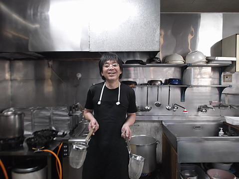 創業者の石田正男です。
17年ぶりに店長として現場復帰しました。
思えば松江店、安来店、境港店、皆生店と4店舗もつぶしてしまい
ここ米子福市本店１店舗だけとなってしまいました。
夫婦で頑張っておりますので、ぜひご来店お待ちしております。